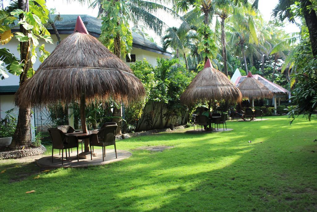 Tonglen Beach Resort Balabag  Bagian luar foto