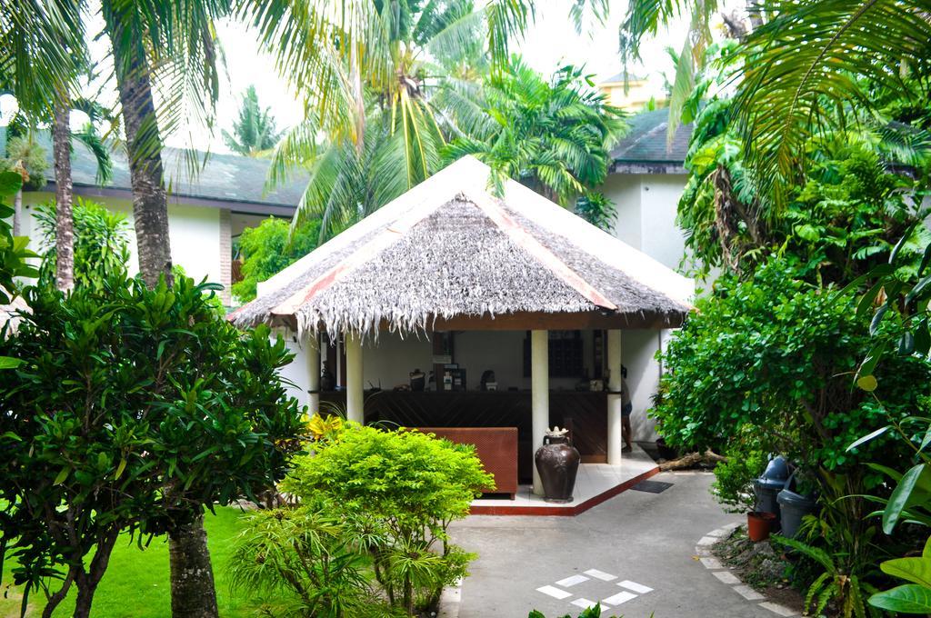 Tonglen Beach Resort Balabag  Bagian luar foto