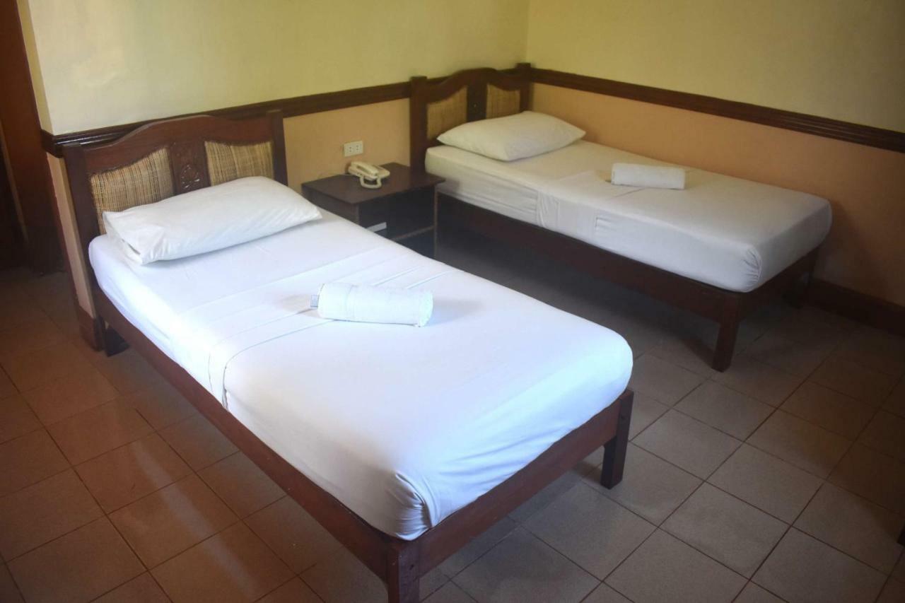 Tonglen Beach Resort Balabag  Bagian luar foto